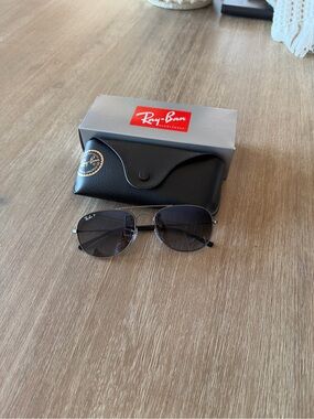 Ray-Ban Aviator Sunglasses RB3735